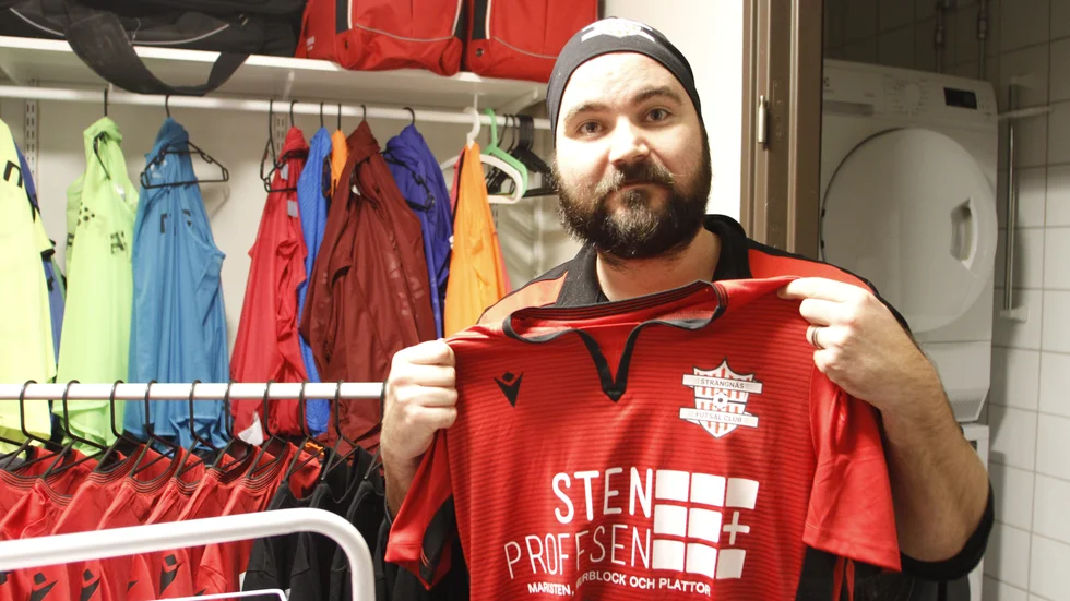 Eldsjälen Robin Rosenstam gläds åt att Strängnäs futsal får begå tv-debut nästa fredag.