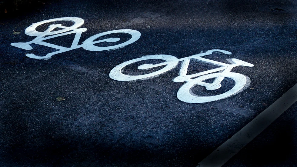 Det är ytterst angeläget med trygga gång- och cykelstråk till Främjarstugan, skriver Kjell Rostner. (Bilden är tagen på ett annat ställe).