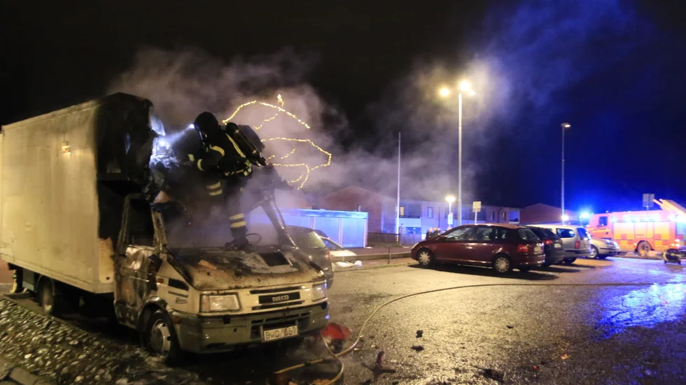 Räddningstjänsten fick släcka en övertänd skåpbil i Gottsunda under onsdagen.