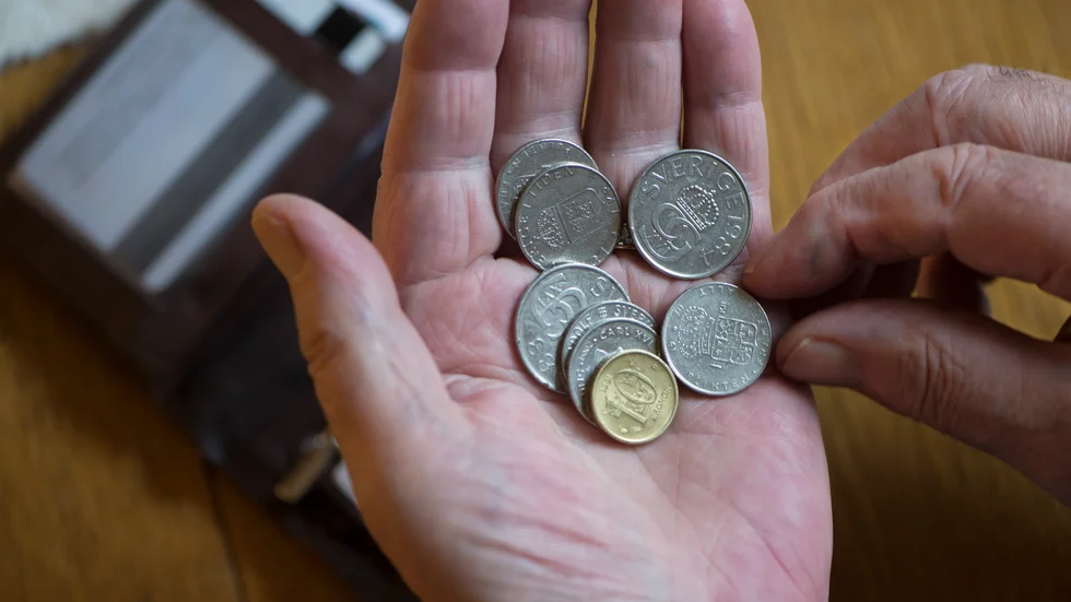 Besparingar att vänta i flera kommuner, skriver Sakine Madon.