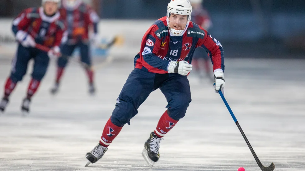 Eric Lisell får spela även de sju sista matcherna med KVBS.