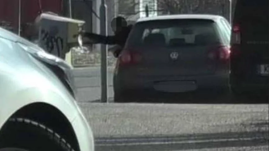 Bild från polisens spaningar i våras när en av de åtalade postade brev med narkotika.
