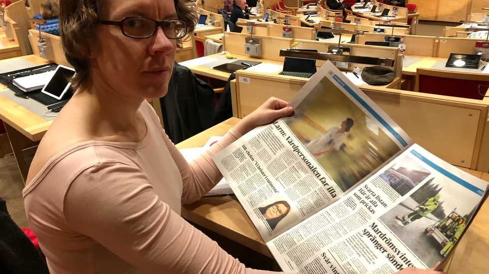 V-politikern och sjukgymnasten Linda Jonsson, Pajala, tog vid måndagens regionfullmäktige upp den dåliga arbetsmiljön på hälsocentralerna. "Vi kan inte ha ett anställningstopp när folk går på knäna i verksamheterna. Det är kortsiktigt, ogenomtänkt", säger hon.

