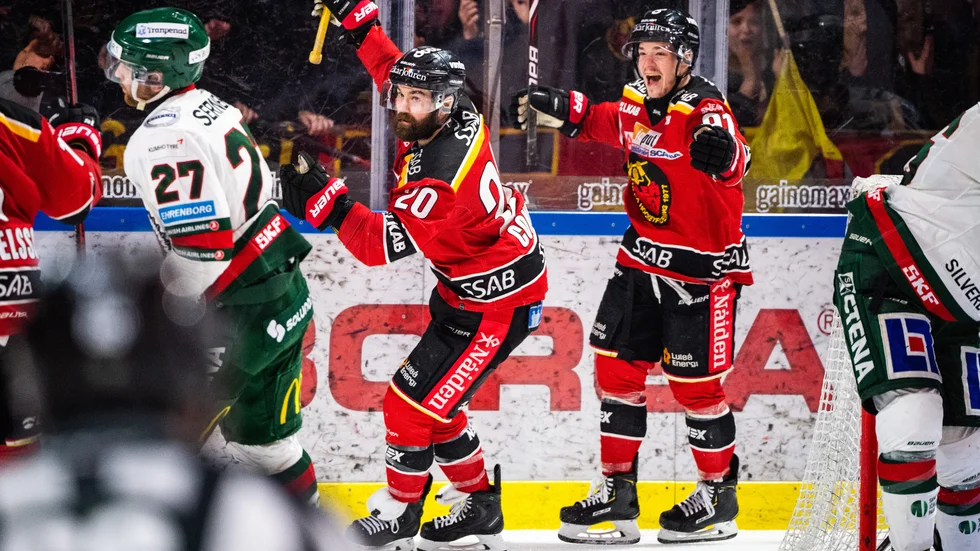Jack Connolly och kedjekompisen Austin Farley har firat många mål ihop under tiden i Luleå Hockey. Men nu står det klart att Farley lämnar laget.