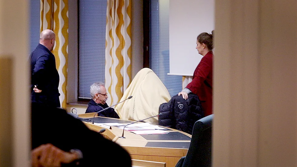 Eskilstuna tingsrätt har sparkat den mordmisstänkta kvinnans advokat, Maria Wilhelmsson. Enligt tingsrätten fanns det en jävsituation.