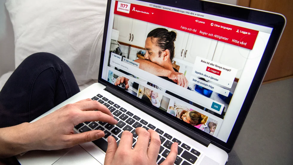 Personer som rest i utsatta områden och visar tecken på att ha smittats av coronaviruset uppmanas att ringa sjukvårdsupplysningen på telefonnummer 1177.