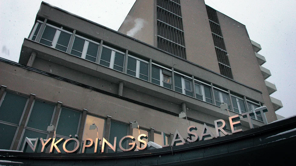 Magnus Leivik(M)skriver att den politiska majoriteten misslyckats med att styra investeringarna av sjukhusen. 