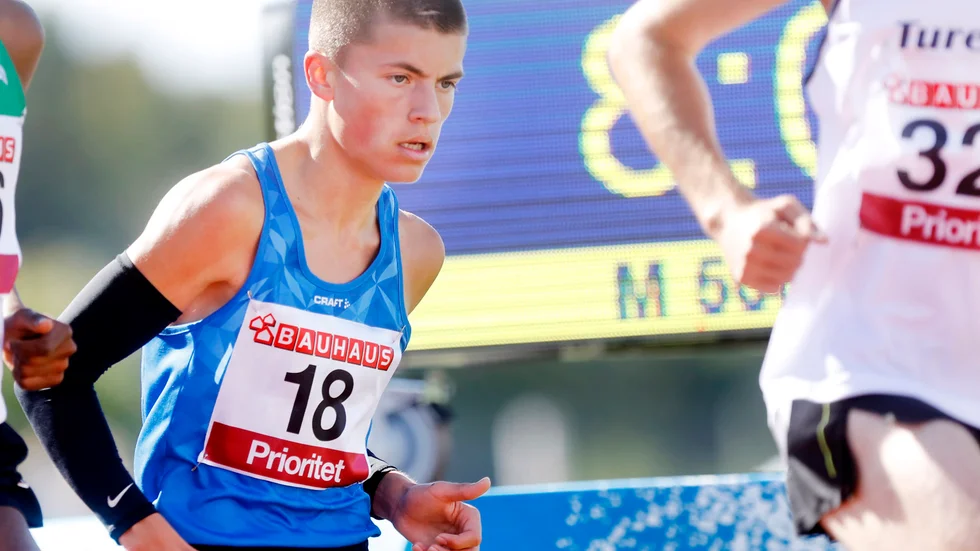 Eskilstuna friidrotts Emil Millán de la Oliva kom femma på 3 000 meter på tiden 8.09,43 vilket innebar både klubbrekord och personligt rekord.