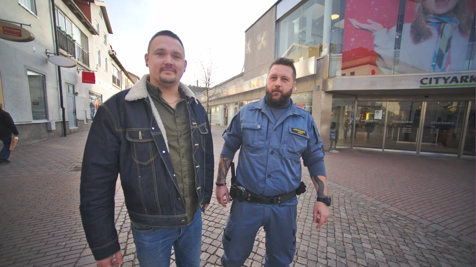 Niclas Sköld och Christian Gustafsson har jobbat 15 respektive 18 år som ordningsvakter och de är kritiska till den stora höjningen av fortbildningen för ordningsvakter. 