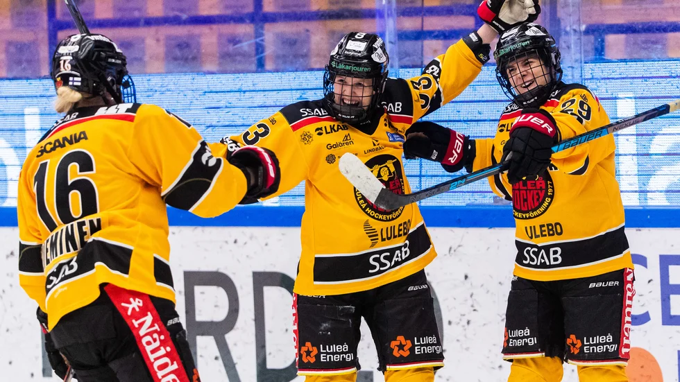 "De är världsspelare alla tre", säger Mikael Forsberg om Michelle Karvinen, Emma Nordin och Petra Nieminen – som har gjort 17 poäng på sina två första matcher tillsammans.