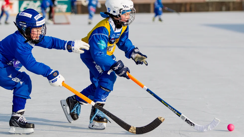 En stad av Motalas storlek måste ha en konstfrusen ispist för att möjliggöra inte bara elitbandy utan också all ungdomsverksamhet, menar debattören.