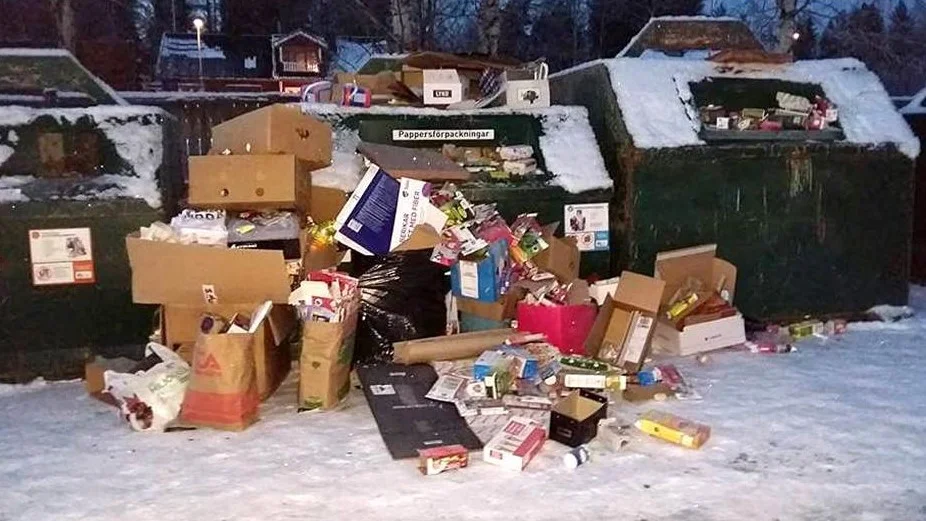 Kaoset på återvinningsstationerna är ett återkommande problem vid julhelgen. (Arkivbild)