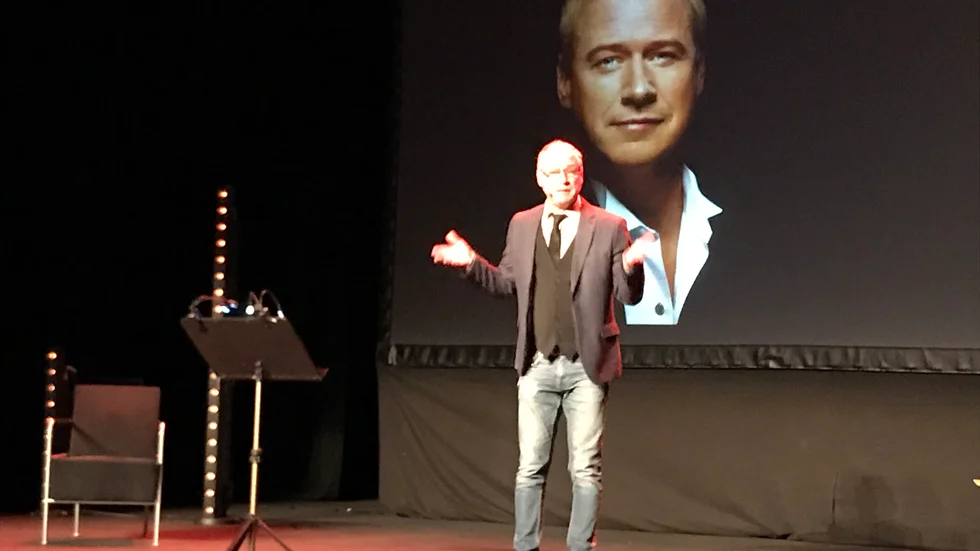 Robert Gustafsson under sin föresläsning på Lokomotivet i Eskilstuna.
