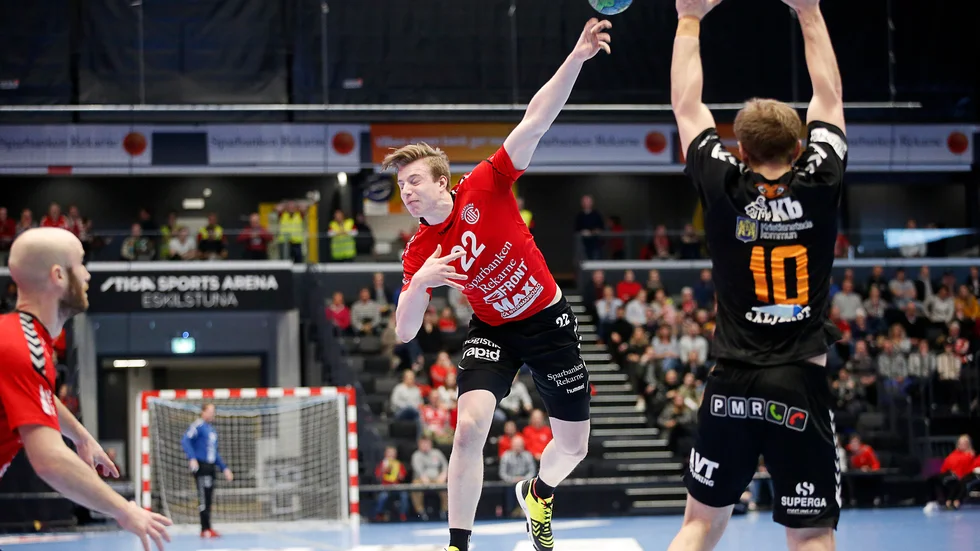 Högernian Erik Persson är aktuell för comeback när Guif möter Skövde hemma på söndag.