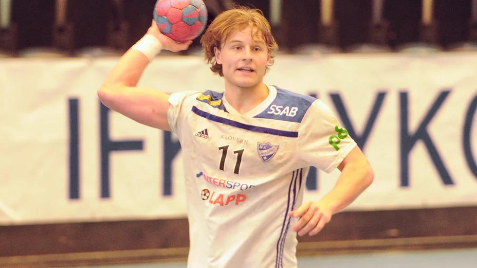 IFK Nyköping har varken fått spela eller träna den senaste tiden. Det har däremot den tidigare IFK-spelaren, Olle Röken gjort. Minst sagt. Både Röken och hans Västerås Irsta gör succé i allsvenskan.