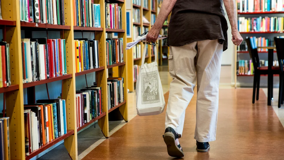 Att vara tyst och lugn på bibliotek ska ingå i de gemensamma sociala koderna, skriver ledarskribenten.