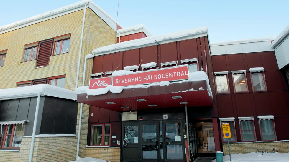 Vid symptom uppmanas man ringa antingen till hälsocentralen eller 1177 (vårdguiden).