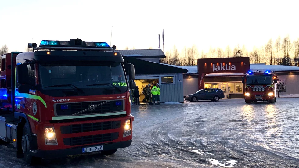 Räddningstjänsten ryckte ut med två bilar, även amulans var på plats.