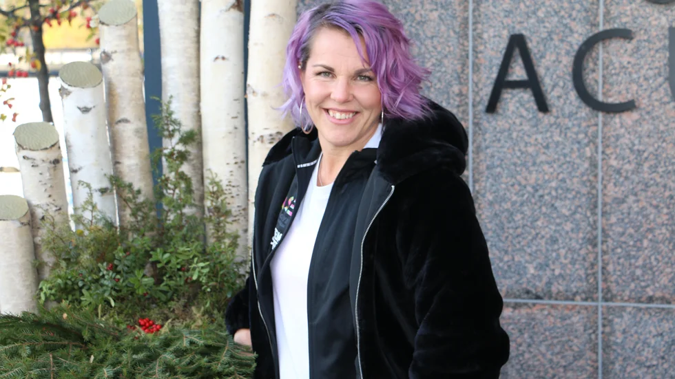 Anton Agelund, vikarierande butikschef på Intersport i Arvidsjaur, berättar att många kunder är ledsna över nedläggningen. Irma Wikberg tycker det är tråkigt, och säger att det nu blir stora avstånd för att handla. 