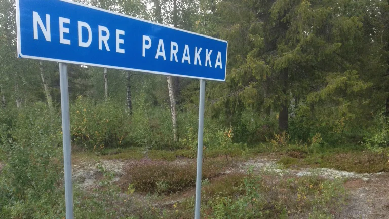 I skogarna utanför byn Parakka brändes offret för att sedan grävas ner.
