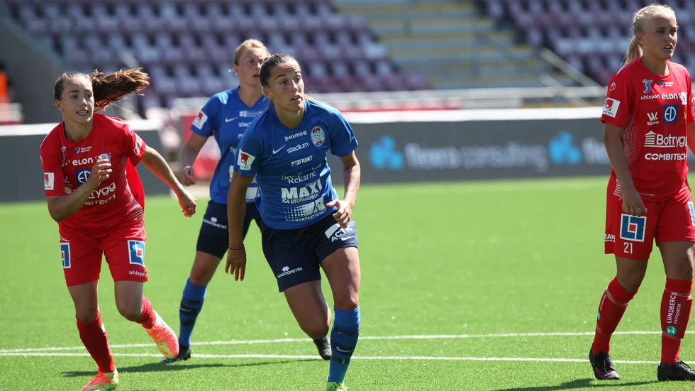 Första träningsmatchen sedan uppehållet slutade med förlust för United.