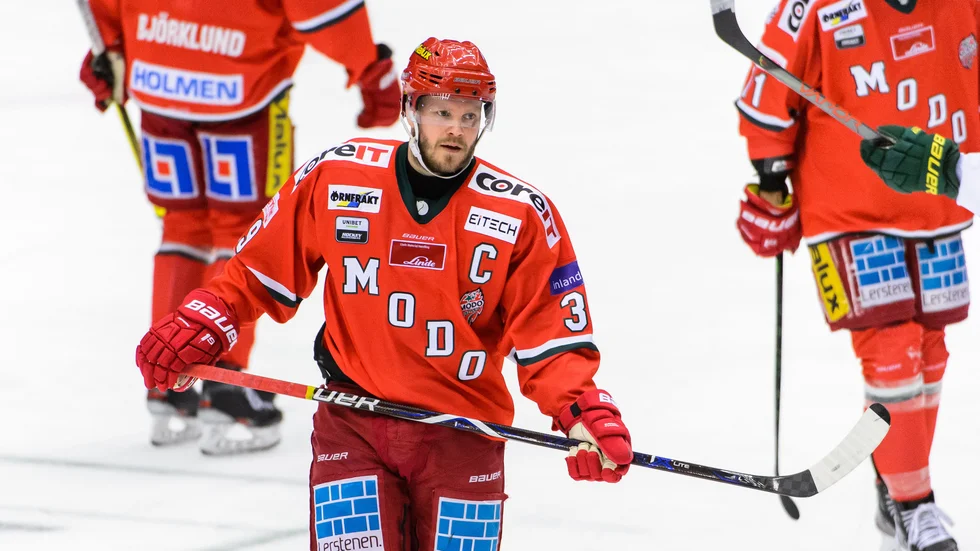Tobias Enström och hans lagkamrater verkar få en finsk tränare till kommande säsong.