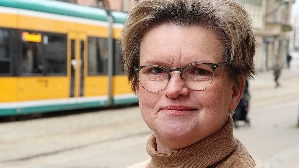 Karin Jonsson (C) är ordförande i tekniska nämnden. Nämnden ska ha en workshop om vad man kan göra åt elsparkcykelproblemen.
