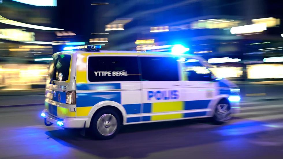 En personbil jagades på E 18 av polis under natten mot måndag. Arkivbild.