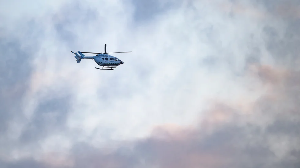 Mannen fördes med ambulanshelikopter till sjukhus men hans liv gick inte att rädda.