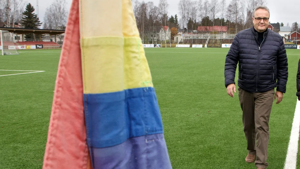 Rikard Fahlman fick ett angenämnt samtal från en bank. En privatperson hade donerat en halv miljon kronor till PIF-dam.