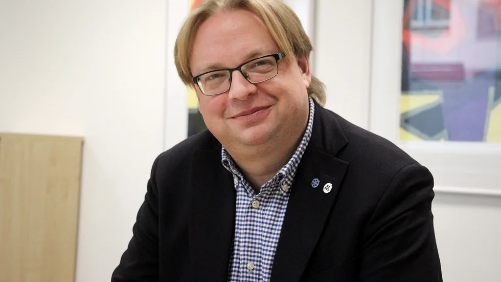 "Så snart alla verksamheter nåtts av informationen så börjar det gälla", säger Fredrik Sjöstrand (M), ordförande i hälso- och sjukvårdsnämnden.