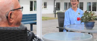Nu kan äldre få träffa sina anhöriga igen