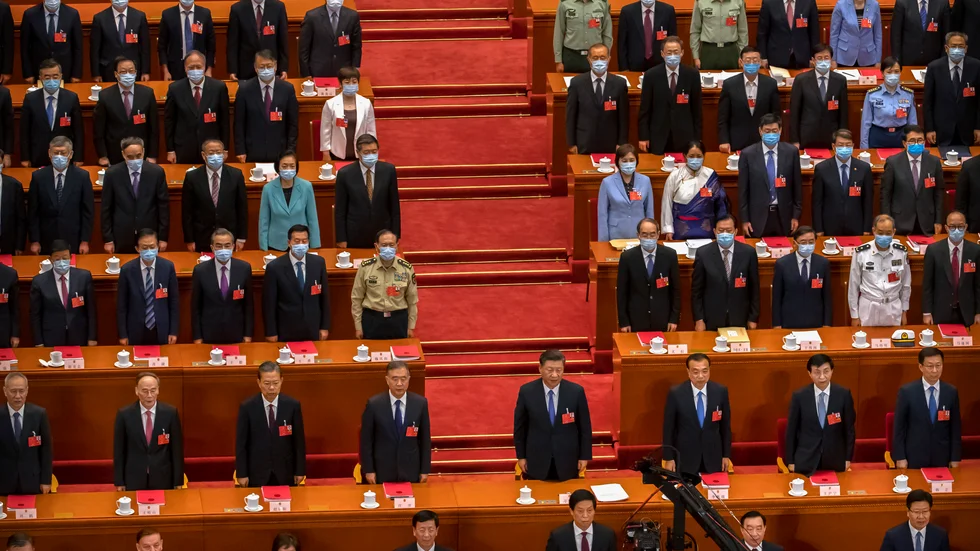 President Xi Jinping, i bildens mitt, och andra kinesiska makthavare på folkkongressen i Peking.