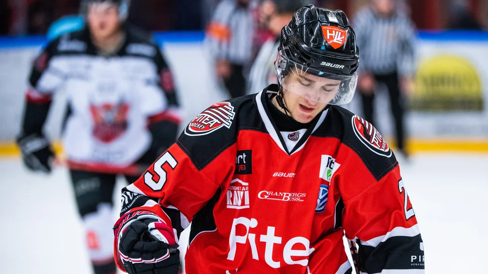 Erik Rainersson gjorde mål för Piteå Hockey i playoff förra våren. Nu är han klar för en seriekonkurrent. (Arkivbild)