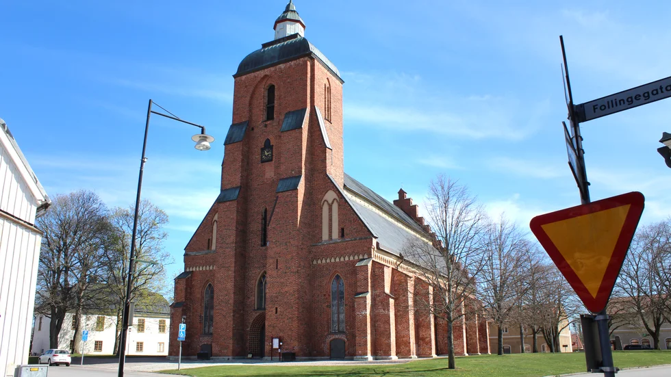 Någon har gått in i Vårfrukyrkan och tänt eld. En allvarlig händelse som kunde fått svåra följder, menar kyrkan.