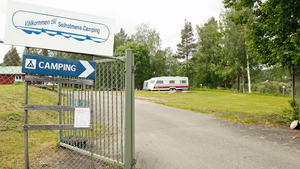 Centerpartiet och Liberalerna i Älvsbyn är övertygade om att det finns en framtid för Selholmens camping. (Arkivbild)