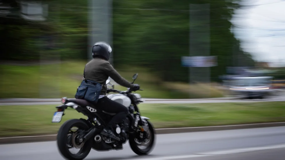 Räddningstjänst och ambulans larmades under lördagsförmiddagen till en motorcykelolycka på landsbygden utanför Gamleby. Bilden är en genrebild och har inget med händelsen att göra. 