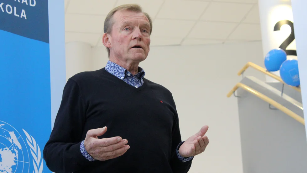 "Om förslaget drivs igenom får vi ökade kostnader på närmare 400 000 kronor per år för utökad skolskjuts. Det här förslaget får ekonomiska konsekvenser som inte är kul för oss, säger miljö- och samhällsbyggnadsrådet Hugo Andersson (C).