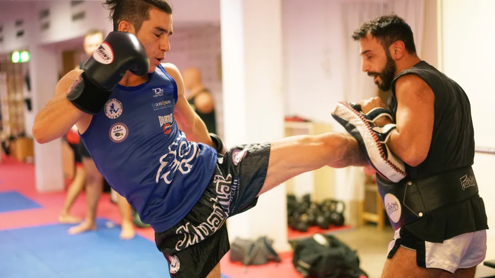 Sayed Mosawi till vänster, under en träning på Fight center i Linköping. 