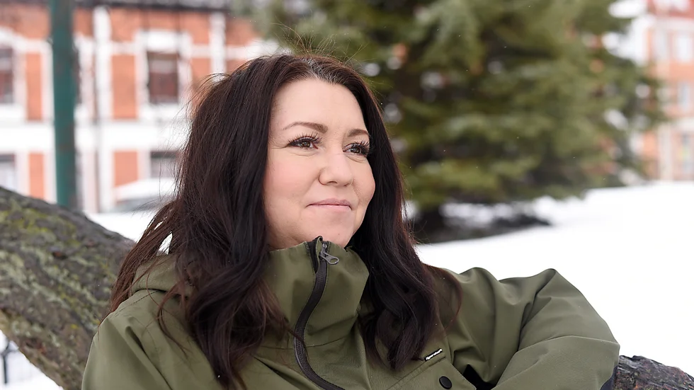 Varje år begravs människor i Sverige utan en enda sörjande i kyrkan. Linda Eriksson vill ställa upp, både som besökare och sångerska, för dem som inte har någon annan.