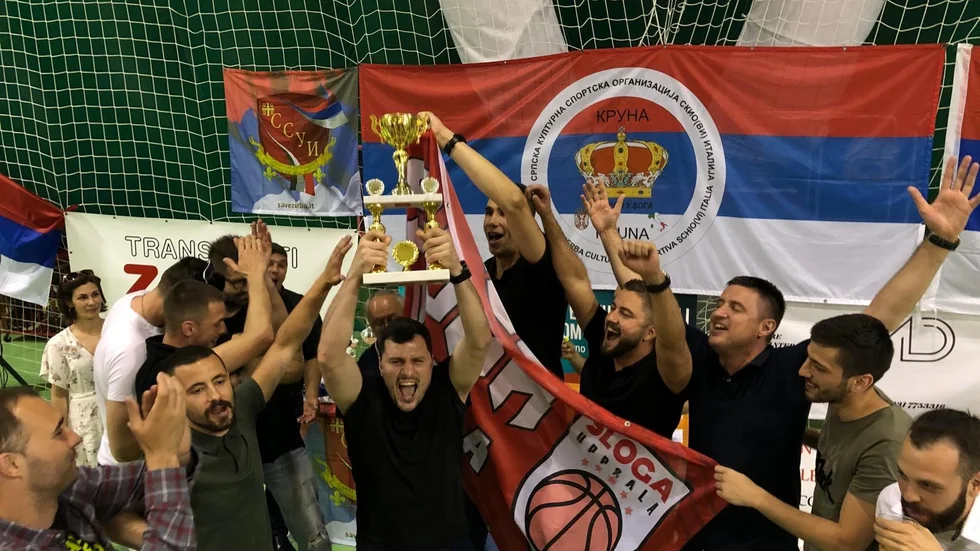 Serbiska Kulturföreningen Sloga Uppsala har gått som en raket genom seriesystemet och nu väntar spel i basketettan i höst.