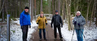 De bryter karantänen med gemensamma promenader