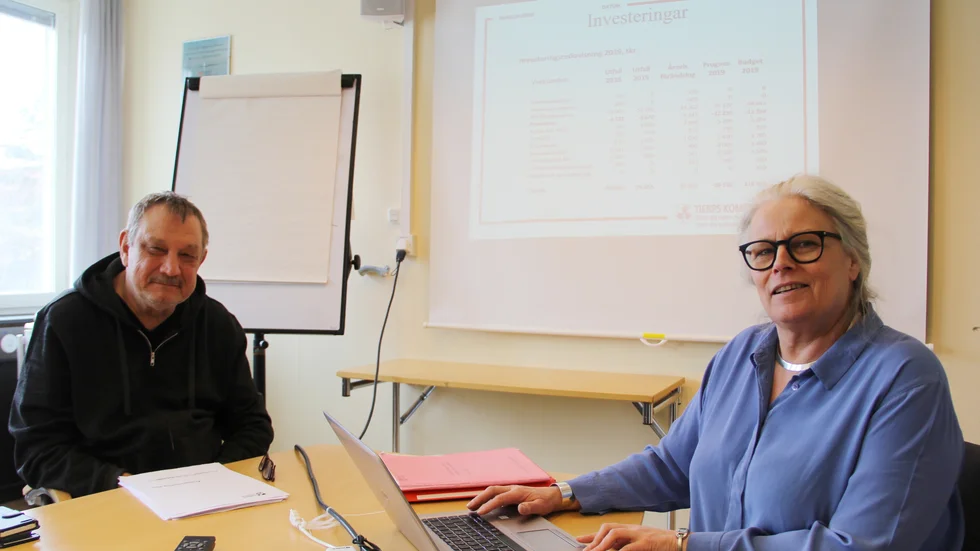 Resultatet för 2019 blev en knapp miljon kronor plus för Tierps kommun. För 2020 är målet ett bättre resultat som ska nås via återhållsamhet, effektiviseringar och prioriteringar enligt Veikko Niemi (ekonomichef) och Randi Graungaard (kommundirektör).