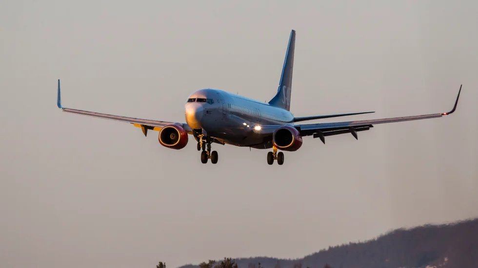Flygplan på väg att landa. Kommer det att lyfta igen?