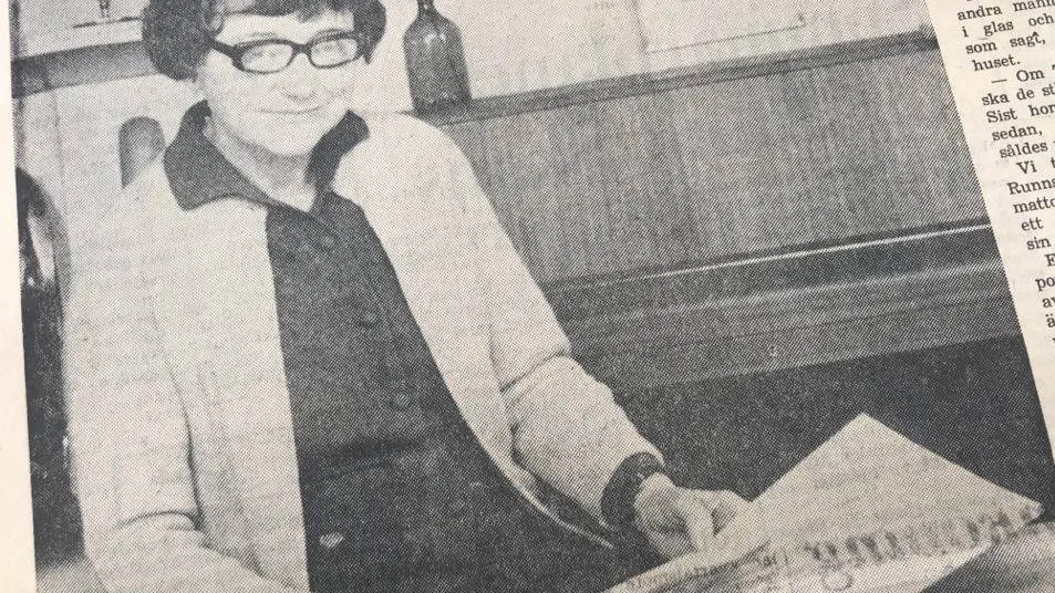 Kuriren för 50 år sedan: Theodora Runnström med två arbetsblad till mattor. När hon gifte sig tvingades hon välja bort konsten.
