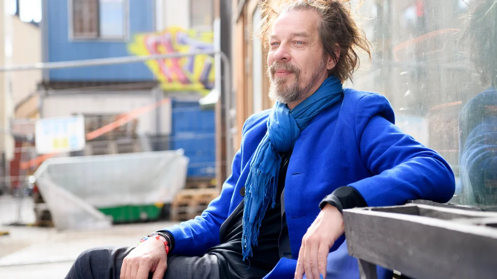 Bob Hansson har både radioprogram, böcker och föreläsningar på gång. Ändå står allt stilla – just nu. "Jag lever på mina besparingar och är nöjd med det. Än så länge", säger han.