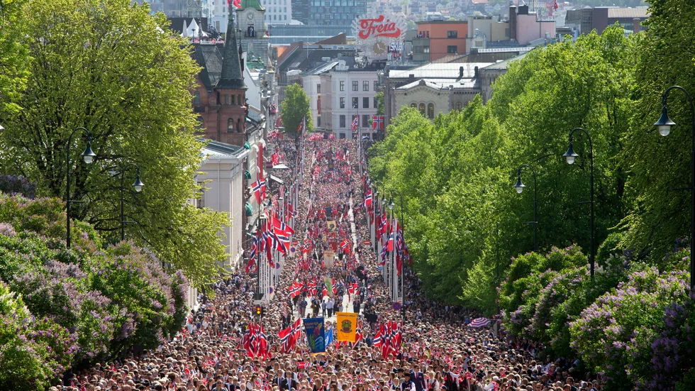 Norrmännen går vanligtvis man ur huse för att fira nationaldag den 17 maj. Bild från Oslo i fjol.