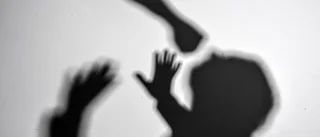 Man slog ut tand på flickvännen - dömd till fängelse