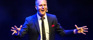 Sanning och lögn i fokus när Johan Ståhl trollade på stadsteatern