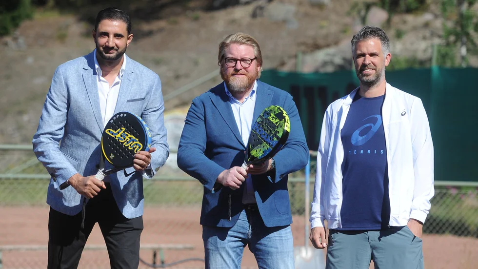Ahmad Eid, Jonas Ekengren och Anders Larnholt kommer att inom ett år ha en padelhall tillsammans. De tvåsistnämnda ingår i Nyköpings TK:s styrelse, Ahmad är driven entreprenör i Nyköping. "Det här är det bästa som kunde hända för Nyköping eftersom vi bara har en liten anläggning än så länge här och där finns det få tider" säger Ahmad.